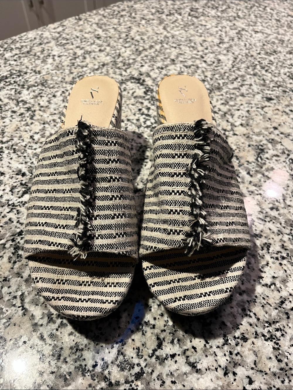 Simply Vera Wedges, size 8 1/2 medium